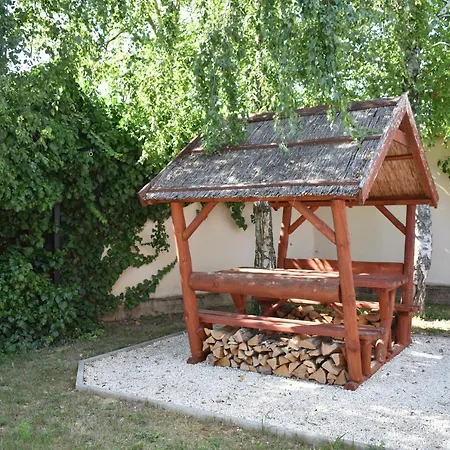 Livia Apartment *